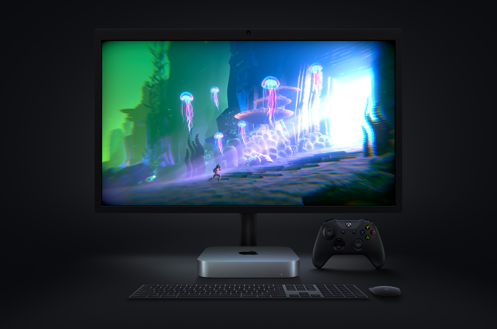 Mac mini’de çalıştırılan “Little Orpheus” adlı video oyunu, yakındaki kablosuz klavye, fare ve Xbox kontrol birimiyle birlikte bir monitörde görüntüleniyor.