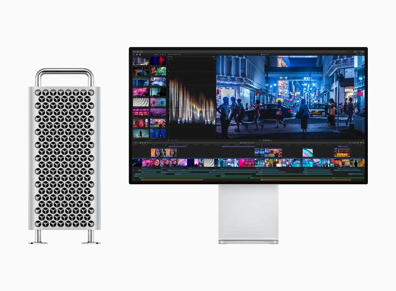 Pro Display XDR’ın yanındaki Mac Pro’da video kurgulama işlemi gösteriliyor.