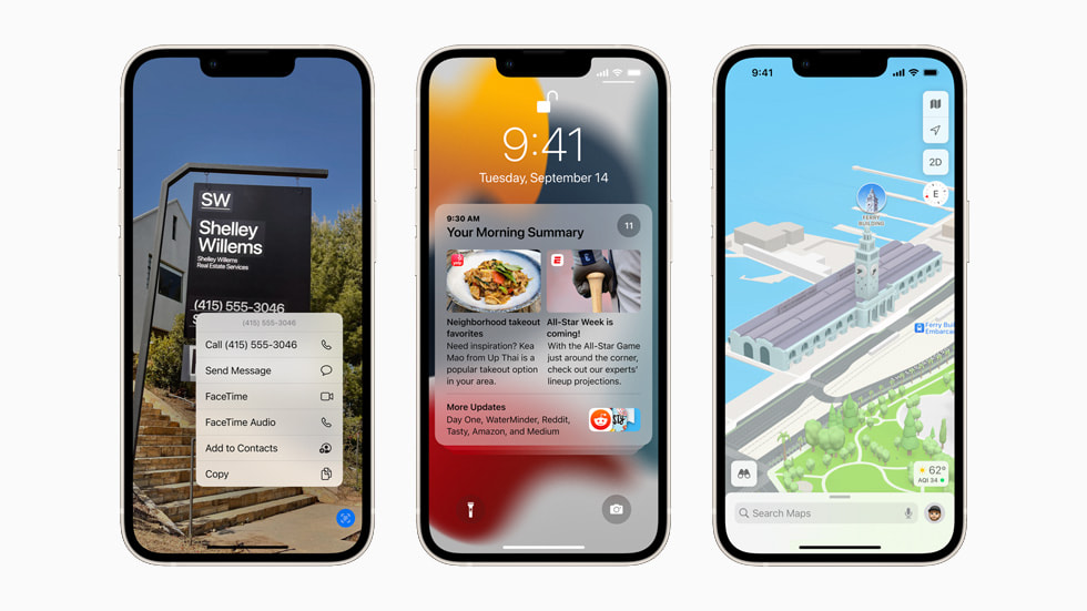 iOS 15의 라이브 텍스트, 새롭게 디자인된 알림, 지도 앱 업그레이드를 보여주는 세 가지 iPhone 13 스타라이트.