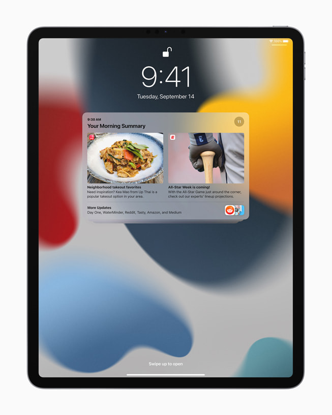 알림 요약을 보여주는 iPad Pro.