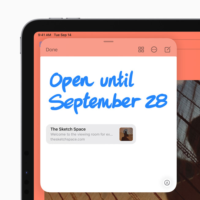 빠른 메모 기능을 보여주는 iPadOS 15가 탑재된 iPad Pro.