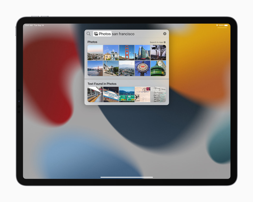 Spotlight 내 새로운 검색 경험을 보여주는 iPad Pro.