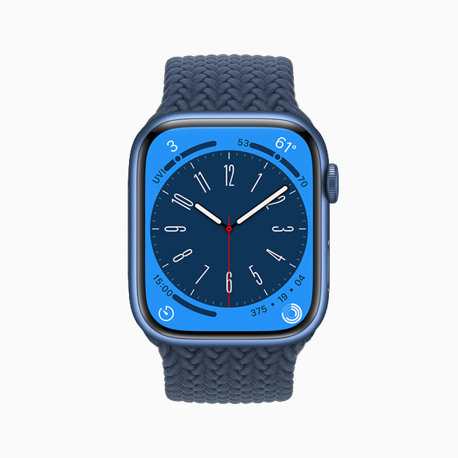 Apple Watch Series 7’de yeni Metropoliten kadranı gösteriliyor.