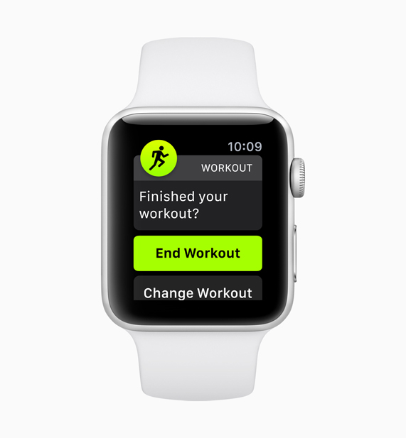 새로운 자동 운동 감지 기능이 끝나는 것을 보여주는 화이트 Apple Watch