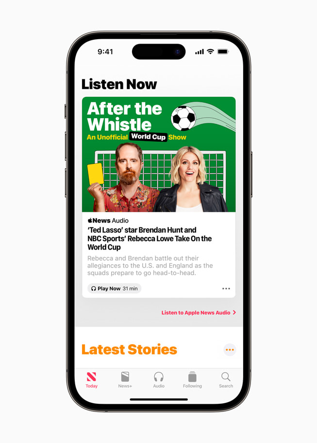 iPhone 14 Pro’da Apple News Sesli programı *“After the Whistle*” gösteriliyor.