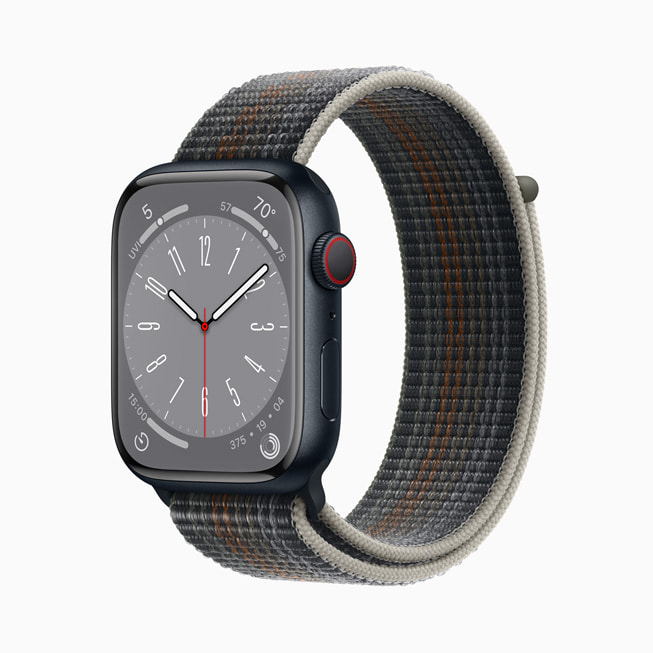 Gece yarısı rengi alüminyum kasaya sahip yeni Apple Watch Series 8.