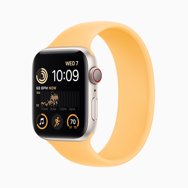 Yıldız ışığı rengi alüminyum kasaya sahip yeni Apple Watch SE.