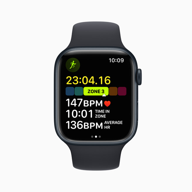 Apple Watch Series 8’de Antrenman uygulamasındaki yeni Kalp Atış Hızı Bölgeleri özelliği gösteriliyor.