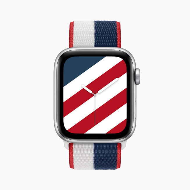 Apple Watch Series 6와 미국 인터내셔널 컬렉션 스포츠 루프, 그리고 밴드에 어울리는 스트라이프 시계 페이스.