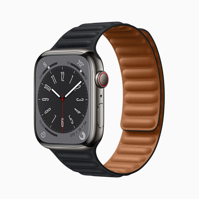 Grafit rengi paslanmaz çelik kasaya sahip yeni Apple Watch Series 8.