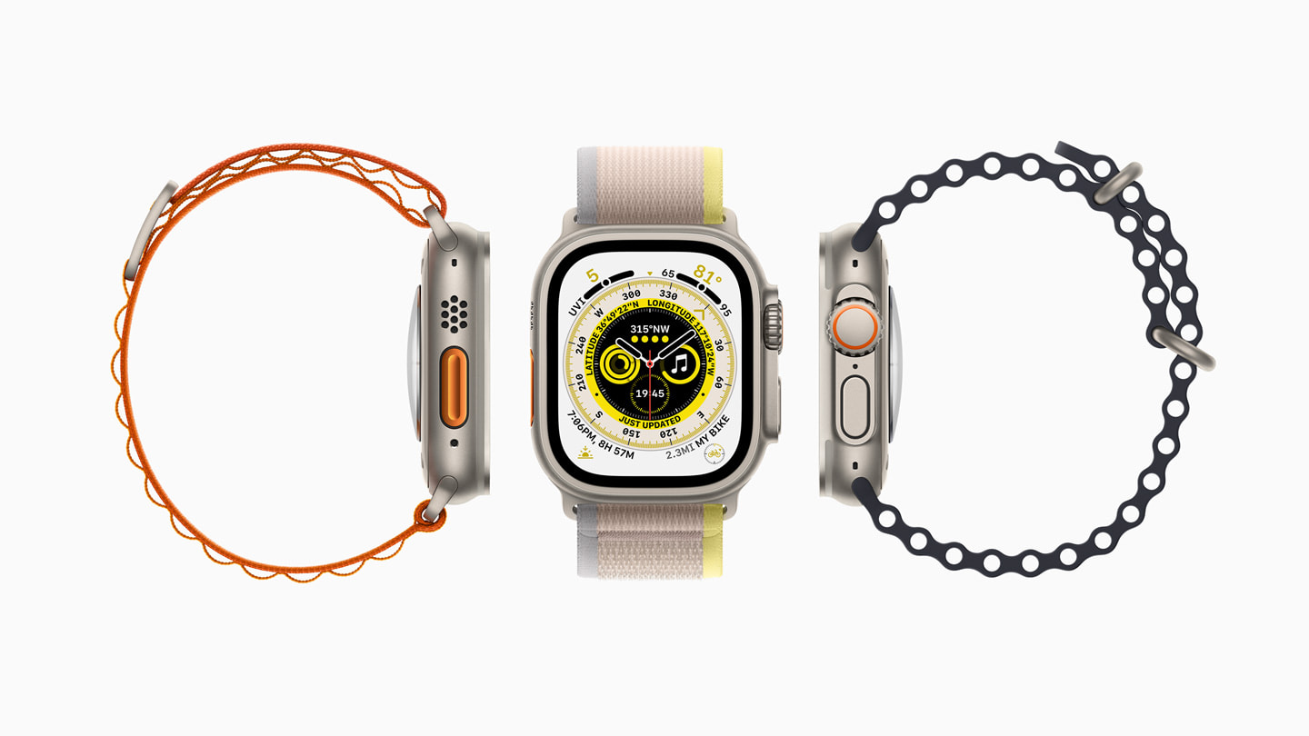 Her biri farklı kayışa sahip üç Apple Watch Ultra’nın yandan ve üstten görünümü.