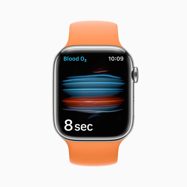 혈중 산소 센서 및 앱을 보여주는 Apple Watch Series 7.