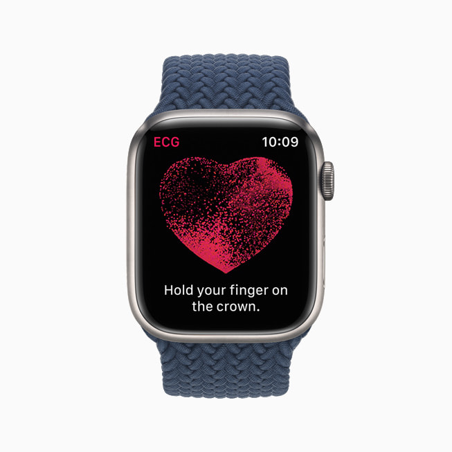 전기 심박 센서 앱을 보여주는 Apple Watch Series 7.