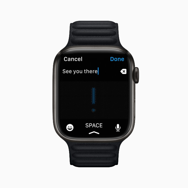 메시지 앱의 받아쓰기 기능을 보여주는 Apple Watch Series 7.