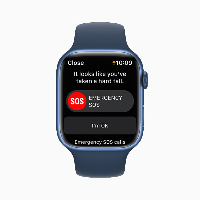 착용자가 심하게 넘어졌는지 확인하고 긴급 구조 요청 전화를 제안하는 Apple Watch Series 7의 넘어짐 감지 알람.