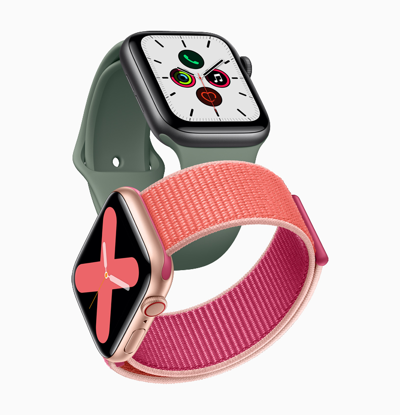 İki adet Apple Watch Series 5.