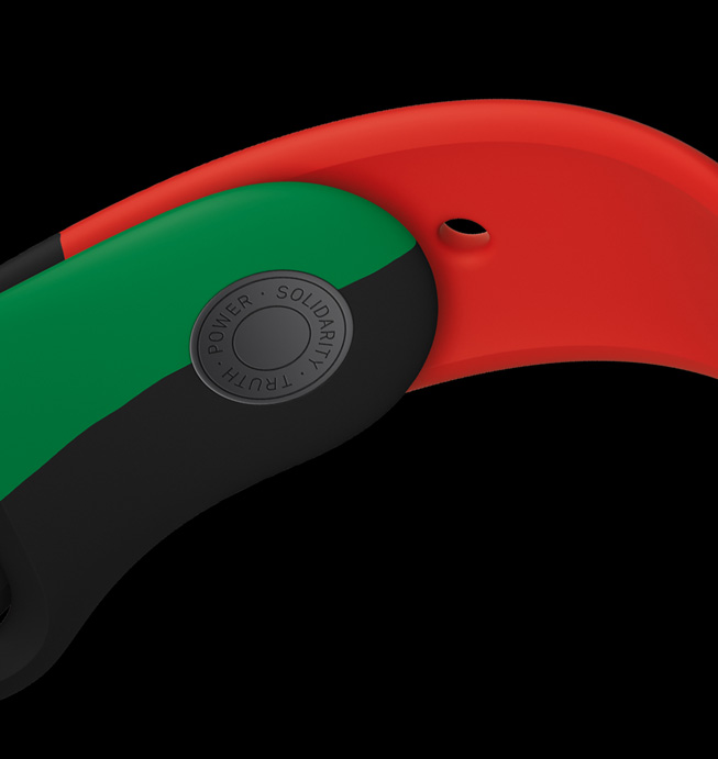 Apple Watch Series 6 Black Unity의 Black Unity 스포츠 밴드 잠금장치 클로즈업.
