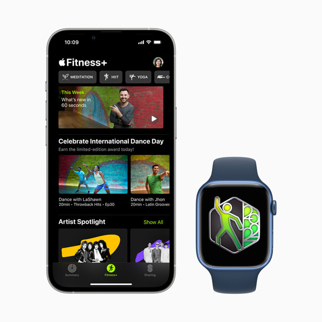 شاشتا iPhone وApple Watch تعرضان تمارين +Fitness مختارة مخصصة لليوم العالمي للرقص.