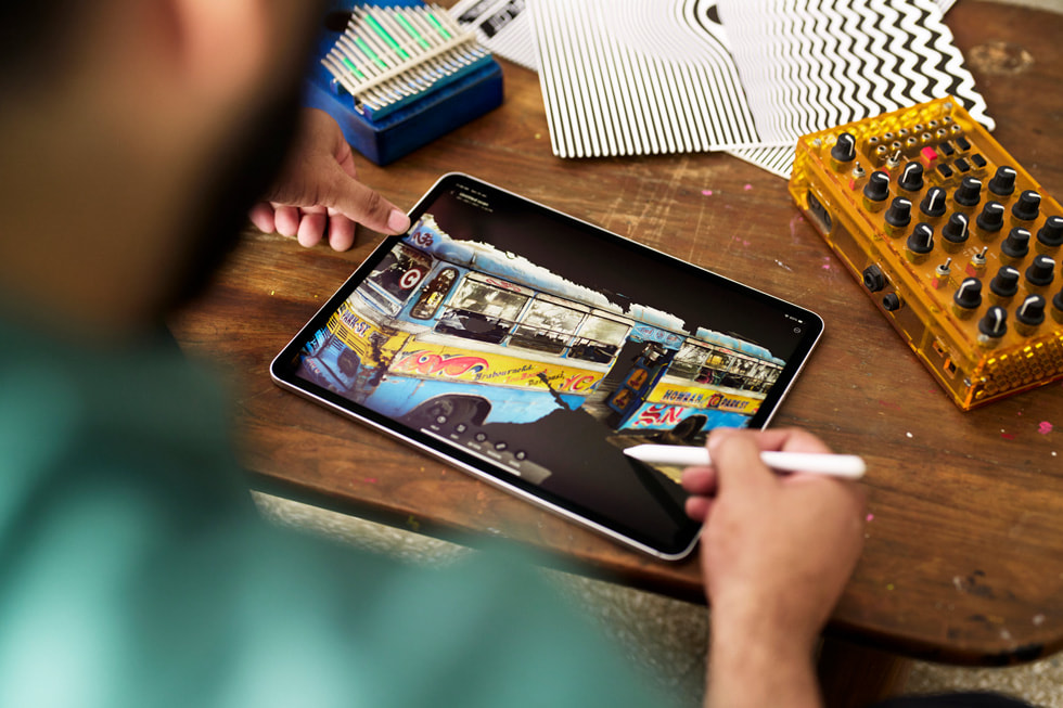Varun Desai using Apple Pencil on his iPad Pro.